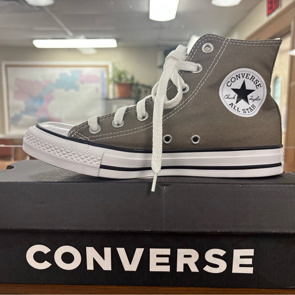 Converse Taupe  High-Top Sneakers Timeless Design